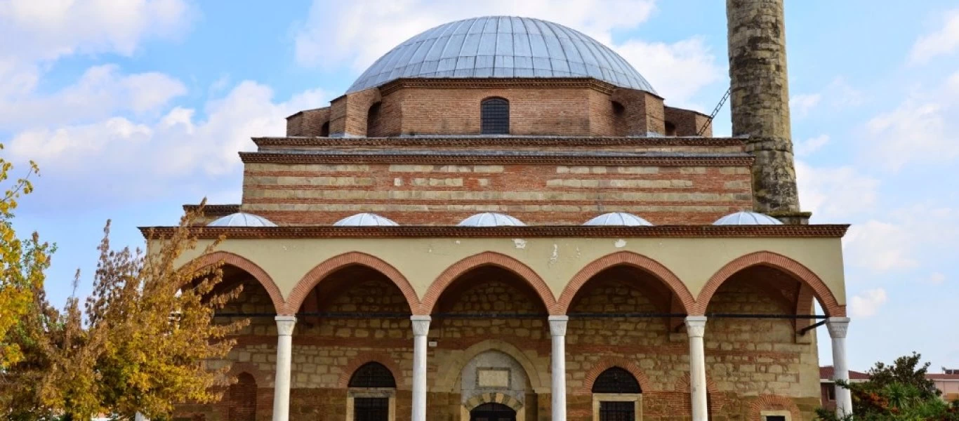 Τρίκαλα: Επίθεση πολιτών με πέτρες στο Κουρσούμ Τζαμί - Αναζητούνται από την αστυνομία (φώτο)